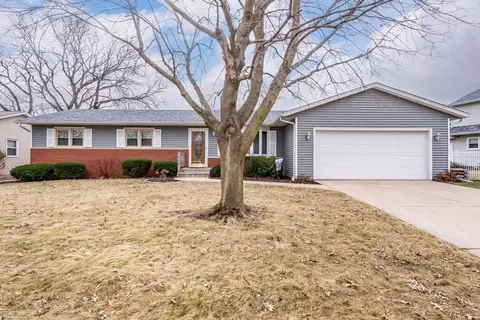 2615 E 28th Ct, Davenport, IA 52803