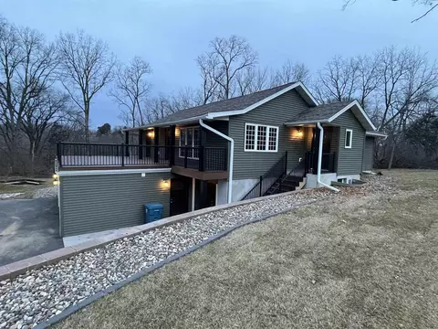 25130 Valley Dr, Bettendorf, IA 52722