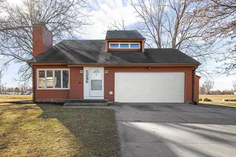 1037 Brookview Dr, Dewitt, IA 52742