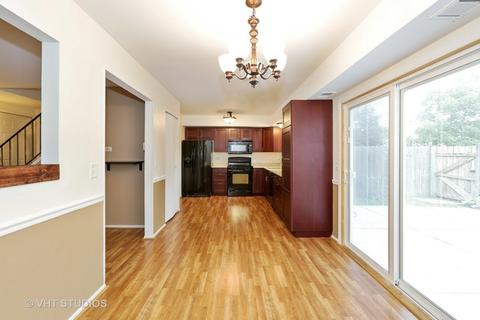 32 Pine Cir, Cary, IL 60013 photo 5