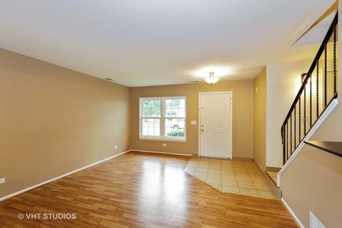 32 Pine Cir, Cary, IL 60013 photo 2
