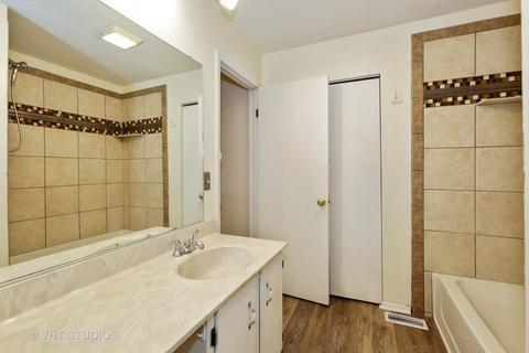32 Pine Cir, Cary, IL 60013 photo 9