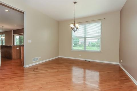 653 Biltmore Dr, Bartlett, IL 60103 photo 6