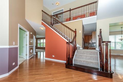 653 Biltmore Dr, Bartlett, IL 60103 photo 2