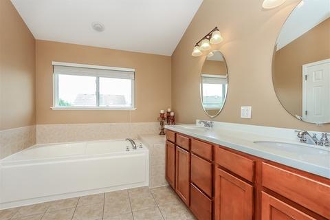 653 Biltmore Dr, Bartlett, IL 60103 photo 19