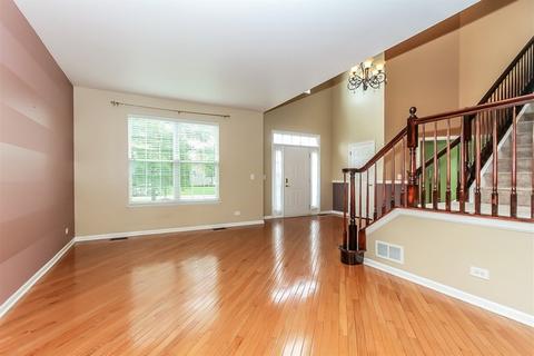 653 Biltmore Dr, Bartlett, IL 60103 photo 3
