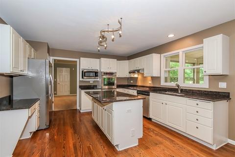 5704 Whiting Dr, Mchenry, IL 60050 photo 13