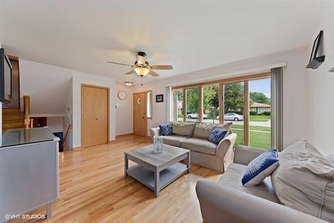 2140 Plainfield Dr, Des Plaines, IL 60018 photo 2
