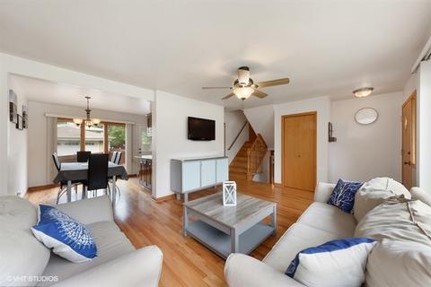 2140 Plainfield Dr, Des Plaines, IL 60018 photo 3
