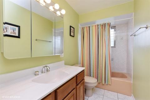 2140 Plainfield Dr, Des Plaines, IL 60018 photo 13
