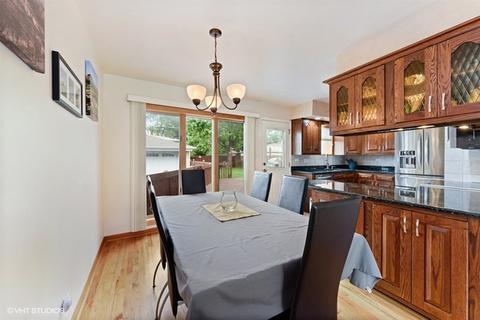 2140 Plainfield Dr, Des Plaines, IL 60018 photo 4