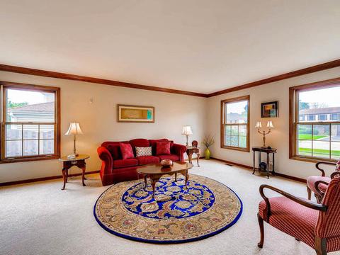 3880 Charlemagne Dr, Hoffman Estates, IL 60192 photo 10