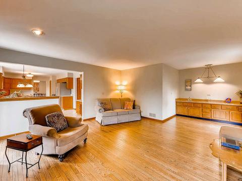 3880 Charlemagne Dr, Hoffman Estates, IL 60192 photo 3
