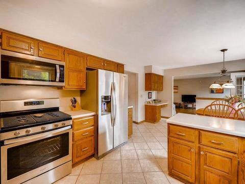 3880 Charlemagne Dr, Hoffman Estates, IL 60192 photo 4