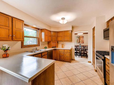 3880 Charlemagne Dr, Hoffman Estates, IL 60192 photo 7