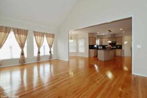 1070 E 4th St, Aurora, IL 60502 photo 2