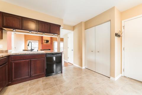 1689 Pebble Beach Cir, Elgin, IL 60123 photo 6