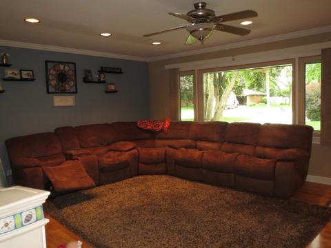 610 E Bevan Dr, Joliet, IL 60435 photo 2