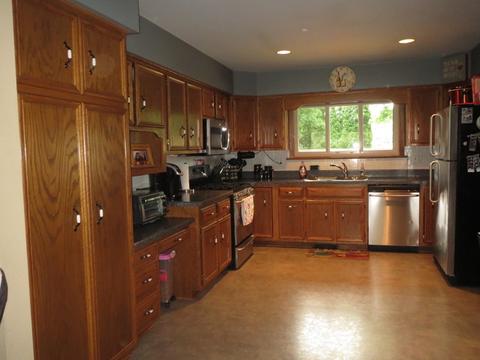 610 E Bevan Dr, Joliet, IL 60435 photo 4