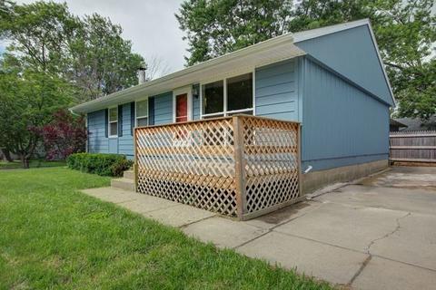 1111 Maplepark Dr, Champaign, IL 61821 photo 3