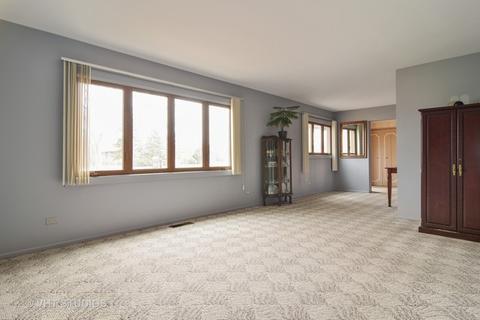 260 Westview St, Hoffman Estates, IL 60169 photo 4