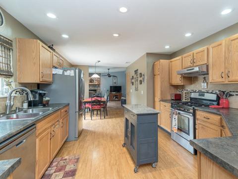 180 N Maple St, Braidwood, IL 60408 photo 6