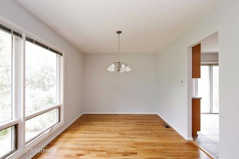 1545 Dennison Rd, Hoffman Estates, IL 60169 photo 3