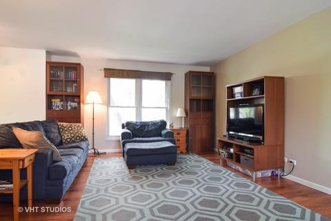 103 E Mcclellan St, Bartlett, IL 60103 photo 2