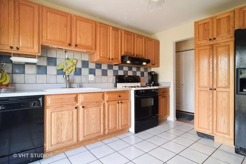 103 E Mcclellan St, Bartlett, IL 60103 photo 3