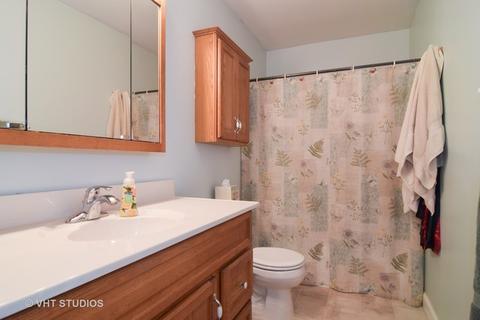103 E Mcclellan St, Bartlett, IL 60103 photo 8
