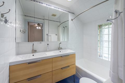 1048 Garner Ave, Wheaton, IL 60187 photo 16
