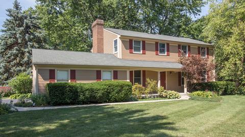 2195 Plumtree Dr, Naperville, IL 60565 photo 1