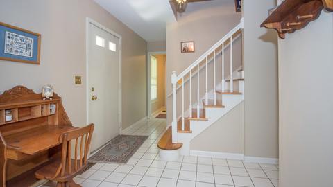 2195 Plumtree Dr, Naperville, IL 60565 photo 2