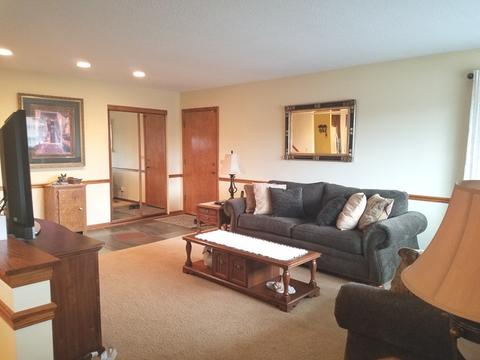 1407 E Lowden Ln, Mount Prospect, IL 60056 photo 4