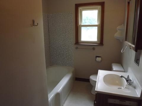 579 E Mulberry St, Watseka, IL 60970 photo 9