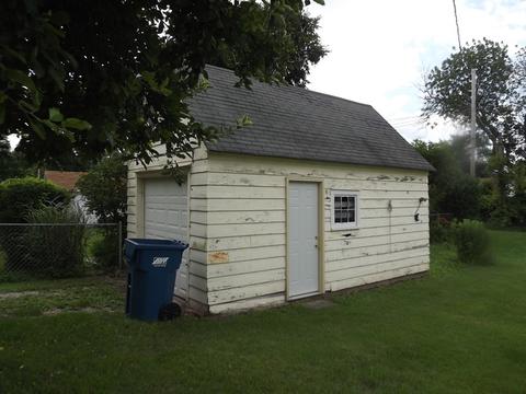 579 E Mulberry St, Watseka, IL 60970 photo 4