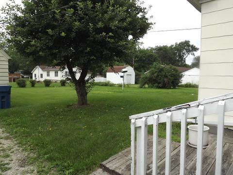 579 E Mulberry St, Watseka, IL 60970 photo 2