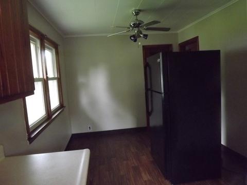 579 E Mulberry St, Watseka, IL 60970 photo 5