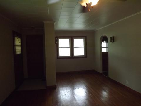 579 E Mulberry St, Watseka, IL 60970 photo 8