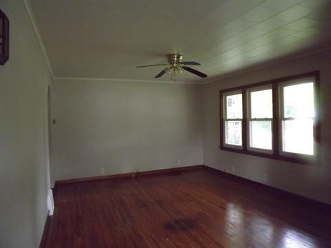 579 E Mulberry St, Watseka, IL 60970 photo 7