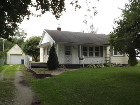 579 E Mulberry St, Watseka, IL 60970 photo 1