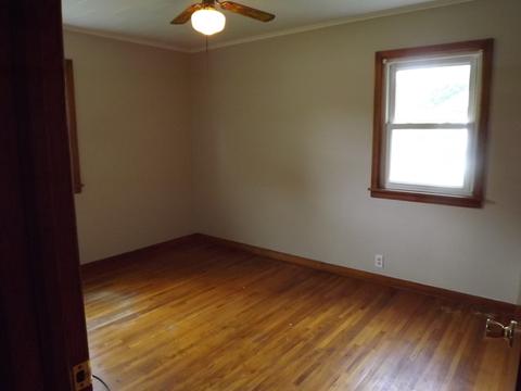 579 E Mulberry St, Watseka, IL 60970 photo 10