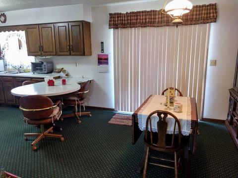 608 E Oregon St, Polo, IL 61064 photo 3