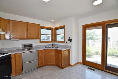 1545 Knotty Pine Dr, Elgin, IL 60123 photo 12