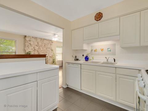 1630 Ivy Ct E, Wheaton, IL 60189 photo 13