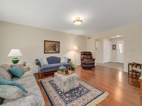 1630 Ivy Ct E, Wheaton, IL 60189 photo 4