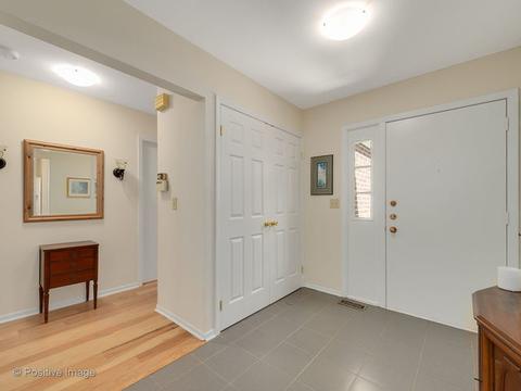 1630 Ivy Ct E, Wheaton, IL 60189 photo 3