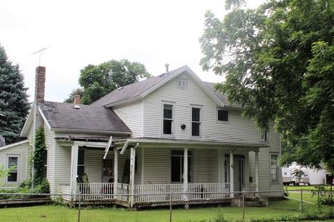 104 S Clinton St, Morrison, IL 61270 photo 1