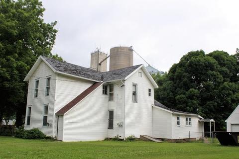 104 S Clinton St, Morrison, IL 61270 photo 3