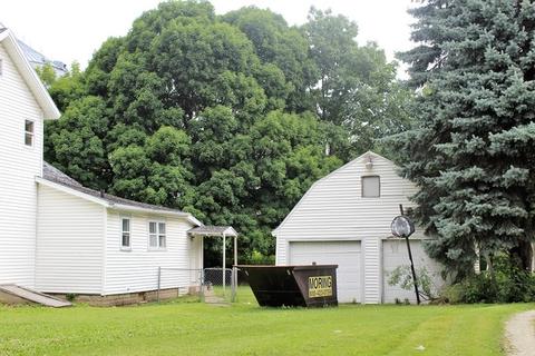 104 S Clinton St, Morrison, IL 61270 photo 4